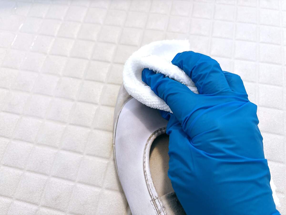 スニーカーの汚れを落とす方法