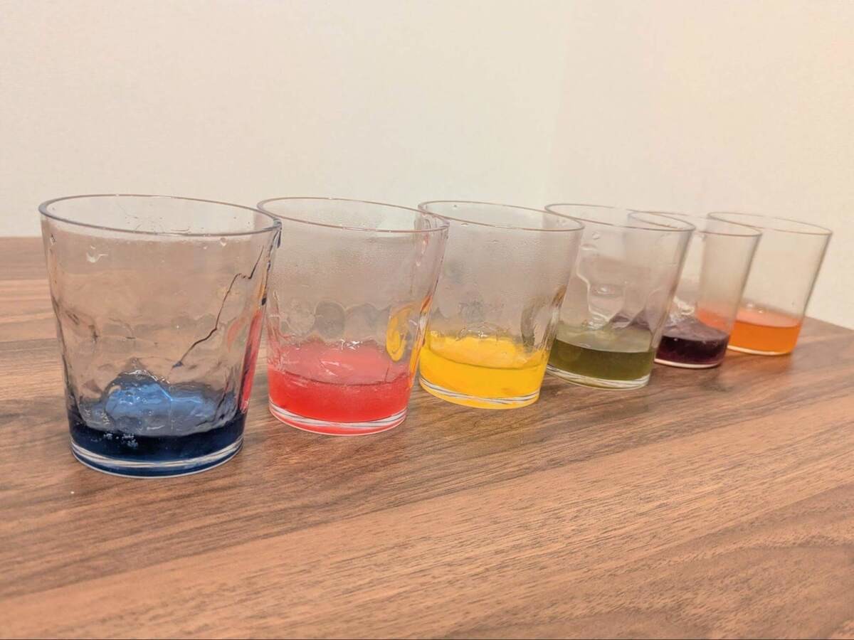 まるで色水遊び！？「カラフルゼリーの素」