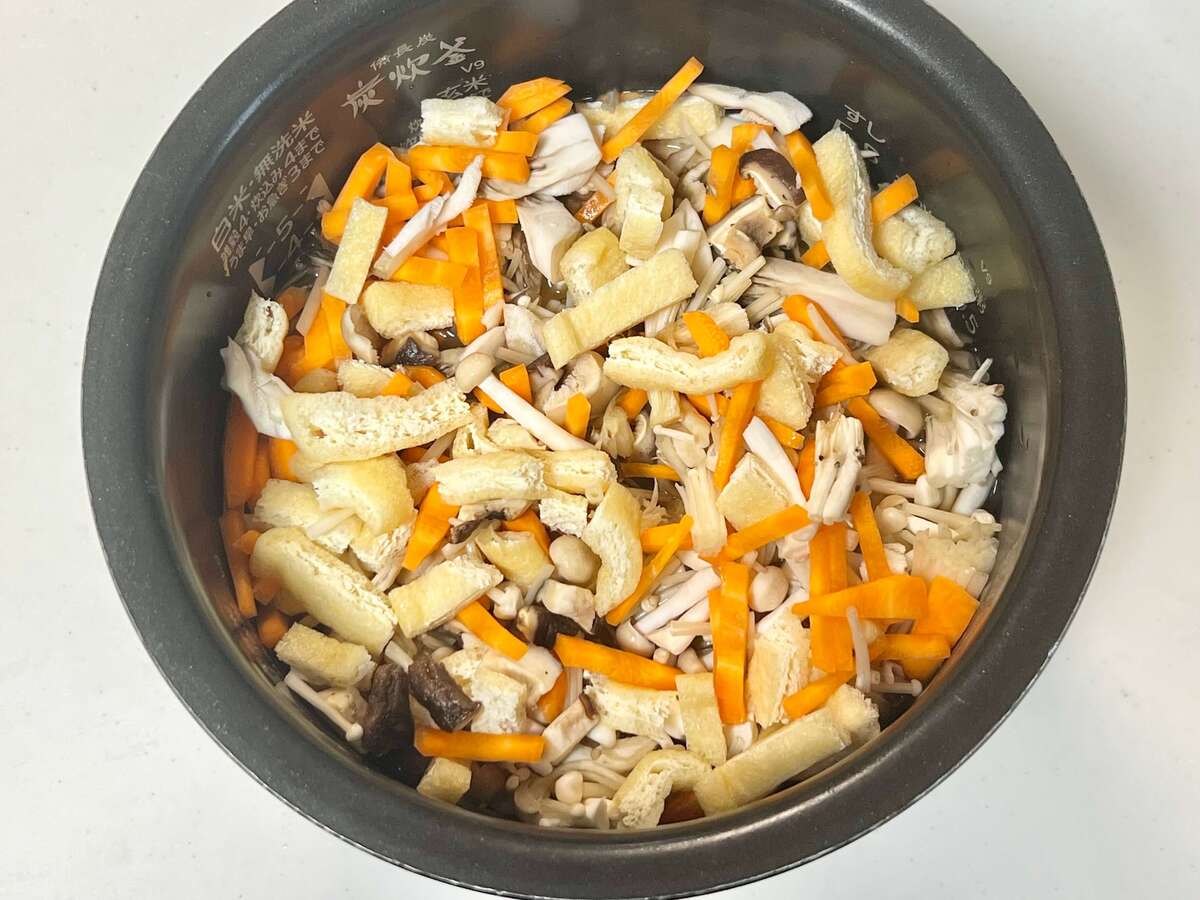 具だくさん炊き込みご飯
