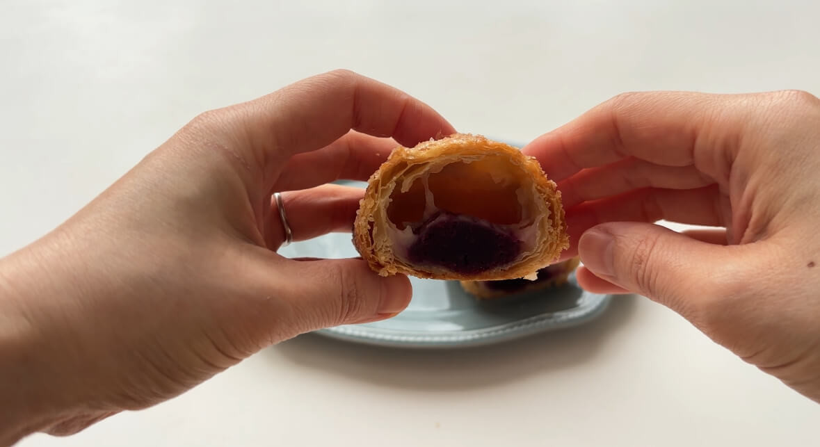 シャトレーゼおすすめ①「むらさき芋のあんこもちパイ」