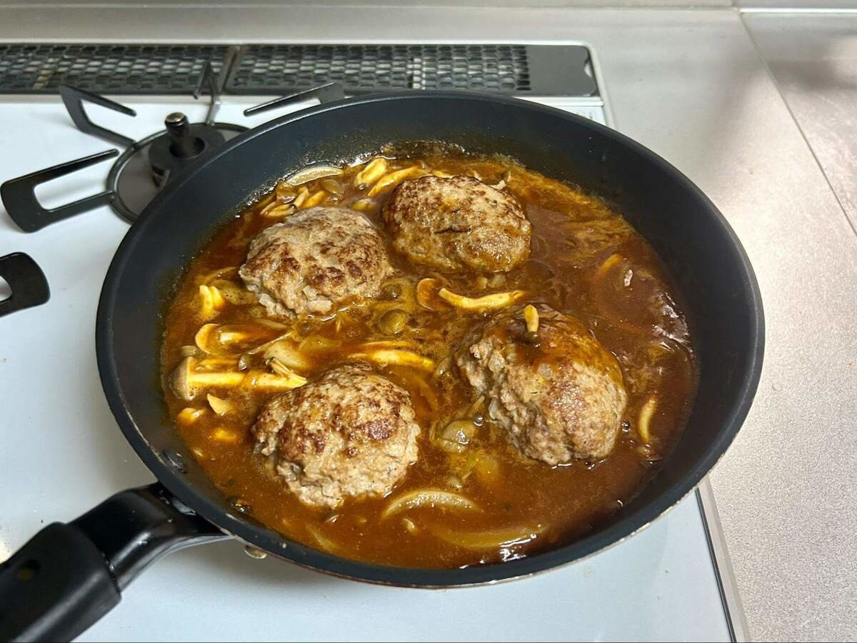 鳥羽周作さん「ふわふわ煮込みハンバーグ」