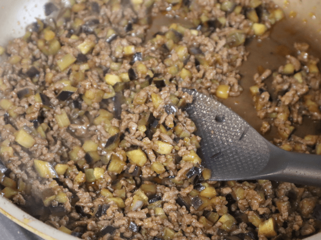 「ナスとひき肉の甘うまケチャップそぼろ丼」