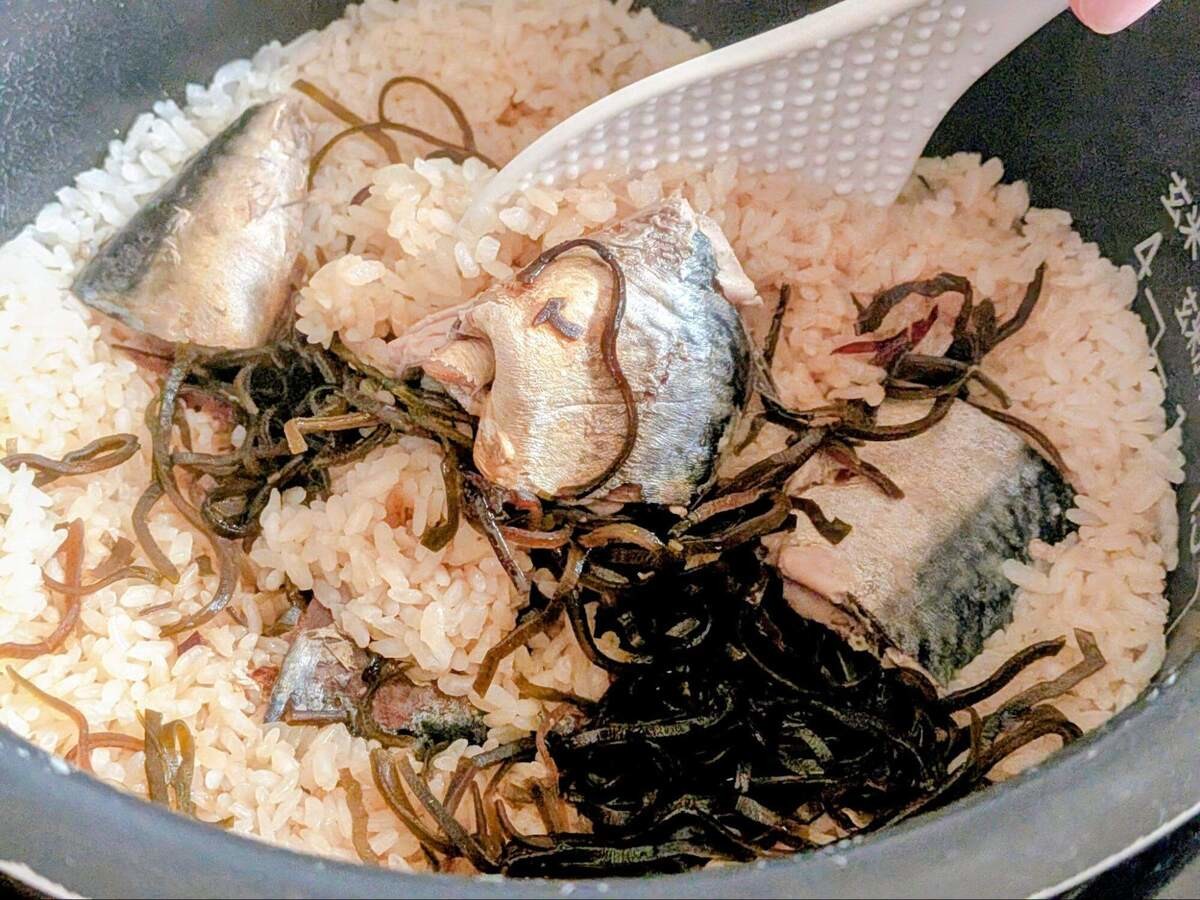 塩こんぶとさば缶の炊き込みご飯
