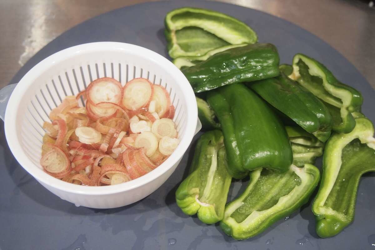 ピーマンの肉づめ