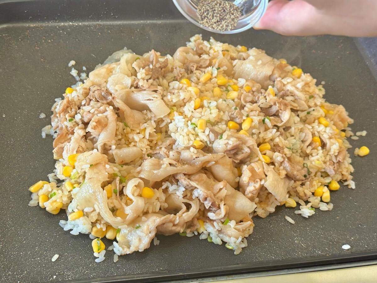 エバラ公式「ホットプレートでポークジンジャーライス」