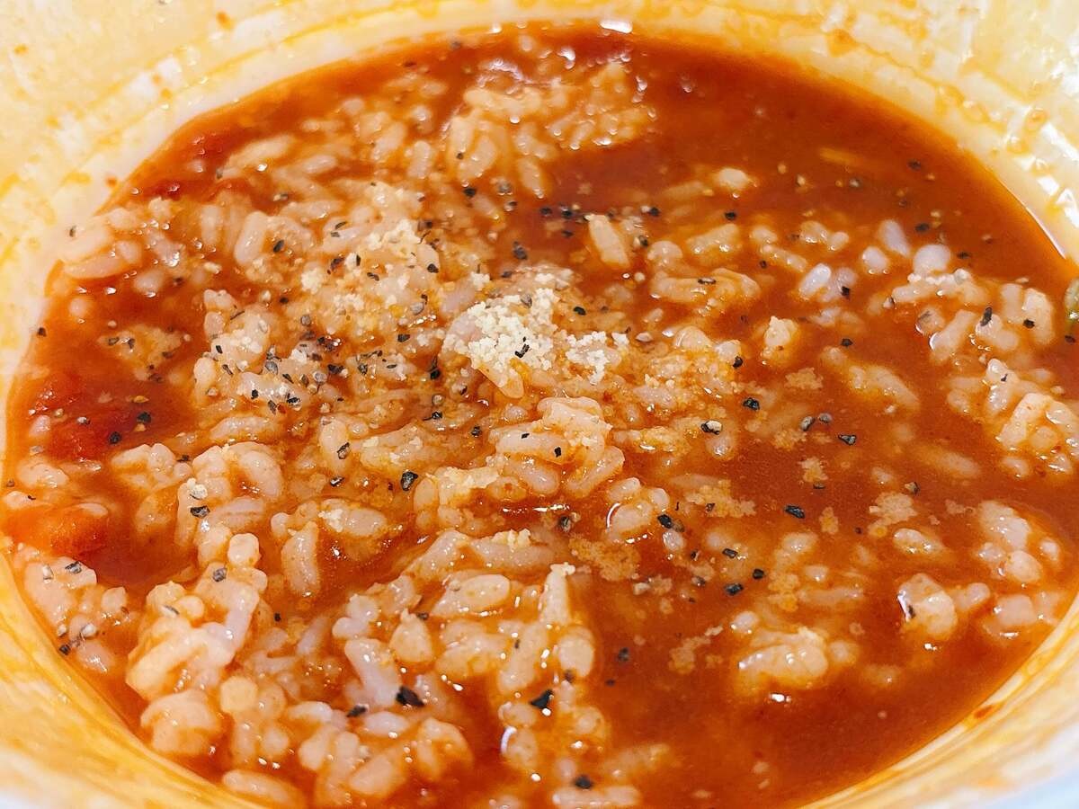 セブンイレブン「チリトマトチーズラーメン（税込594円）」