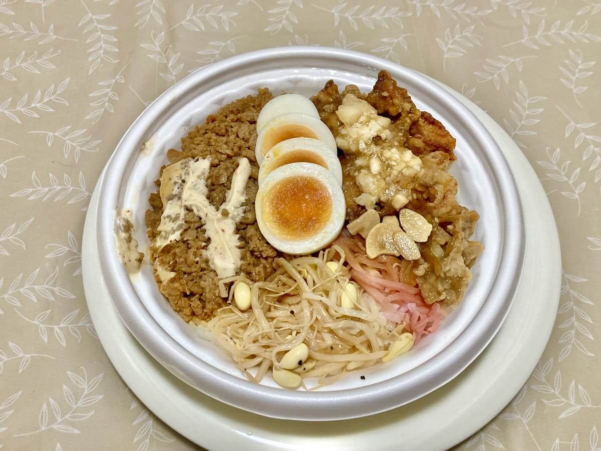 ファミマ「月見背徳メシ」