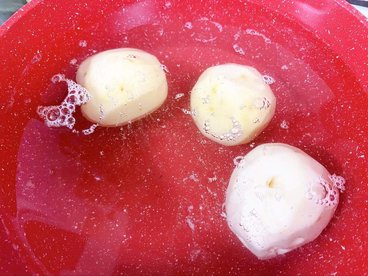 亜希さん「ヘルシー！マヨなしポテトサラダ」のレシピ