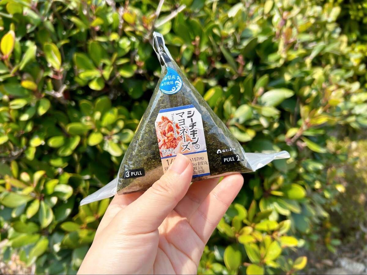 コンビニのおにぎりやサンドイッチを安全に食べるためのヒント
