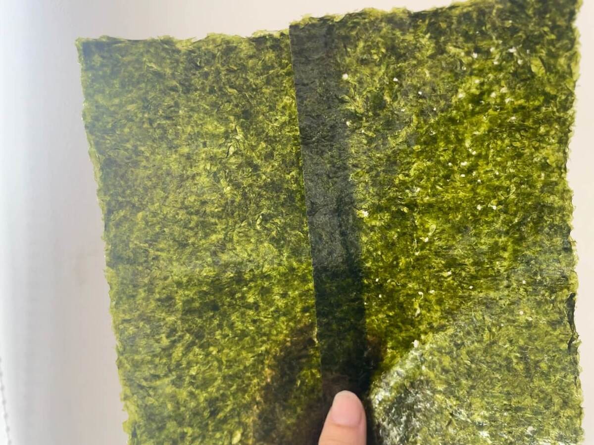 おにぎりの海苔が食べやすくなる裏技
