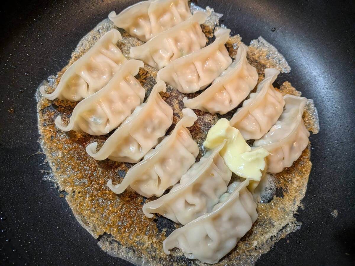 焦がしガリバタ醤油の焼き餃子