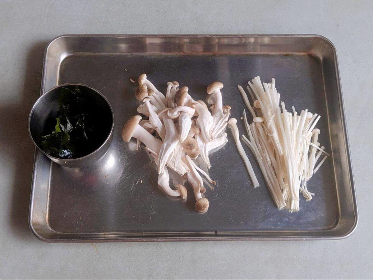 『焼おにぎり』入りわかめスープ