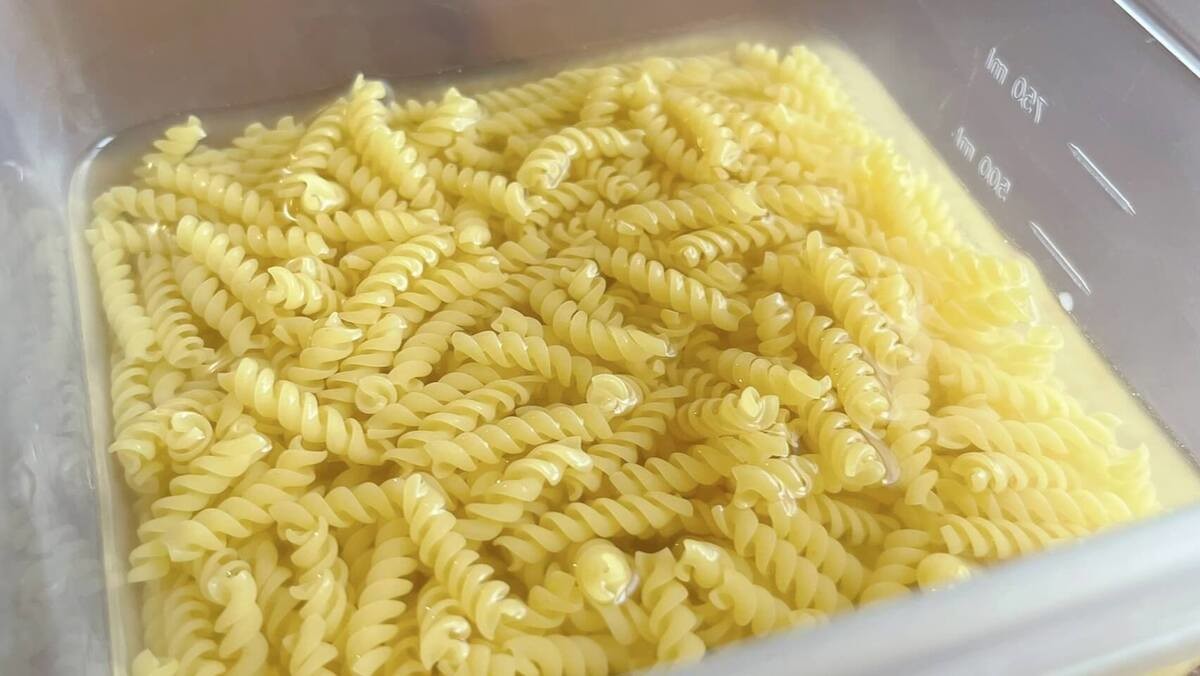 「茹でないマカロニ」の調理法