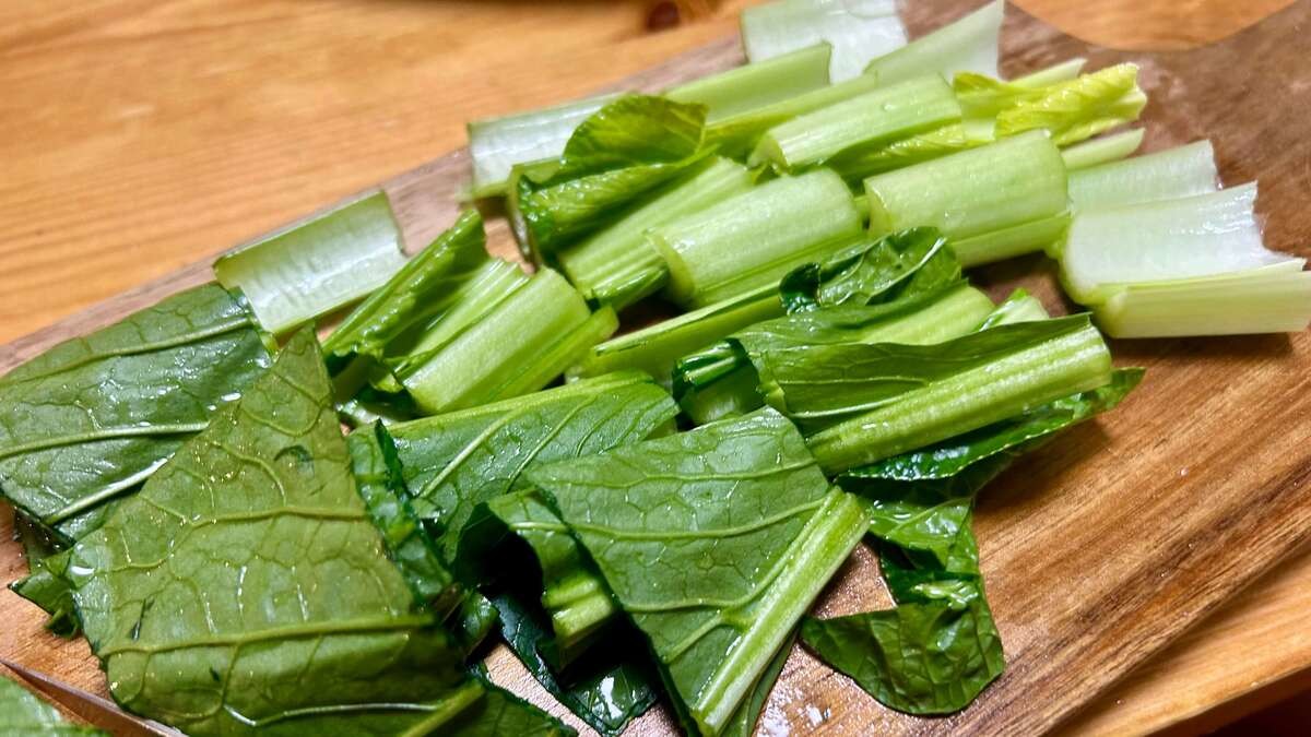 土井善晴さん「小松菜の炒め味噌汁」