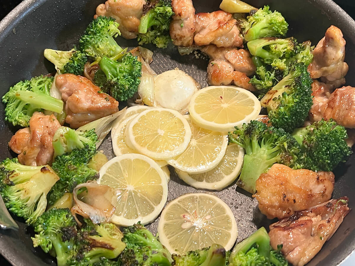 ブロッコリーと鶏肉の塩レモン炒め