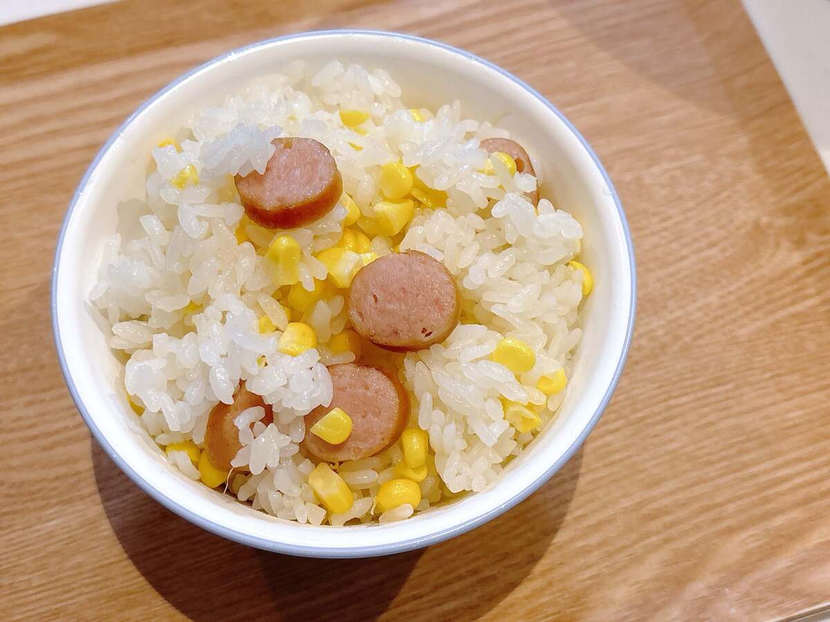 岩崎ファーム「とうもろこしとウインナーの炊き込みご飯」のレシピ