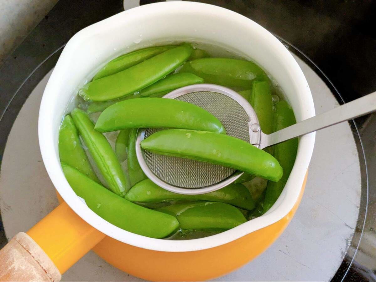 スナップエンドウとホタテのバター炒め