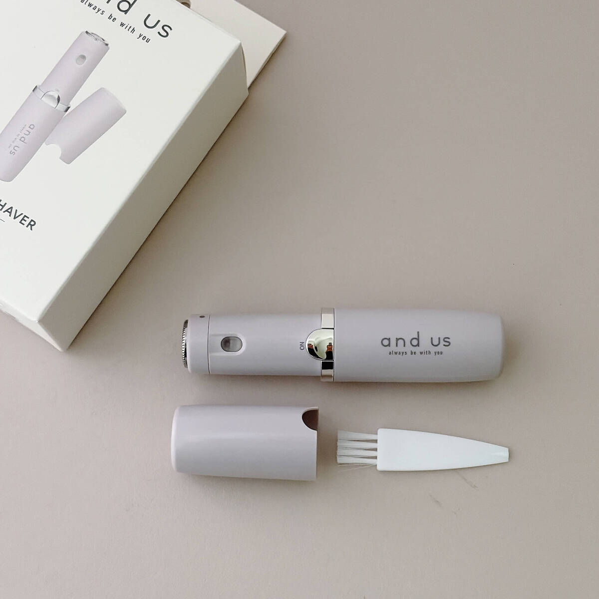 LEDライト付きコンパクトシェーバー