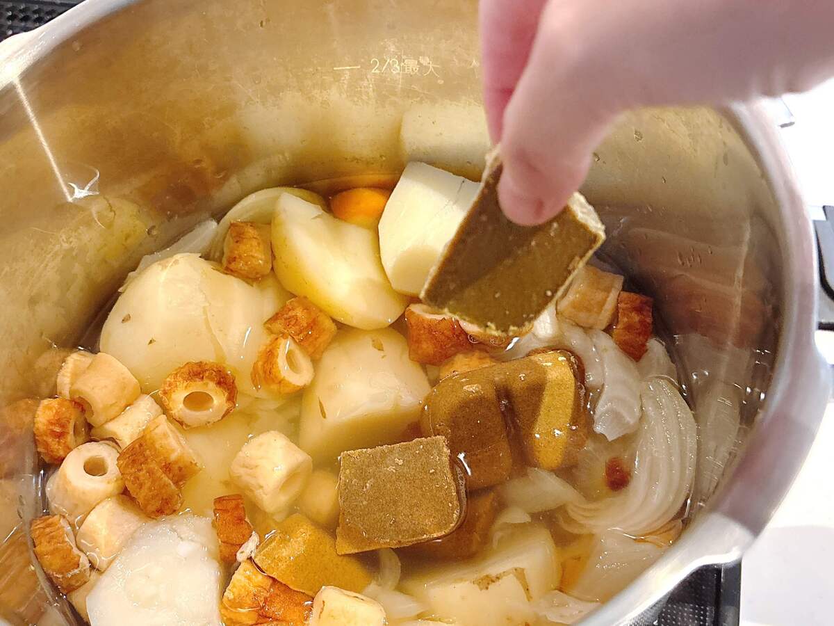 お肉の代わりに使うのは……？ちくわカレー