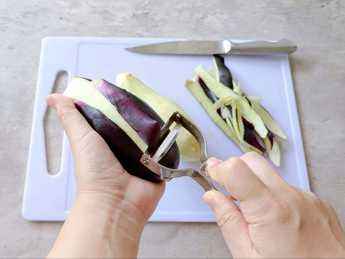 蒸しなすのピリ辛ごまだれ