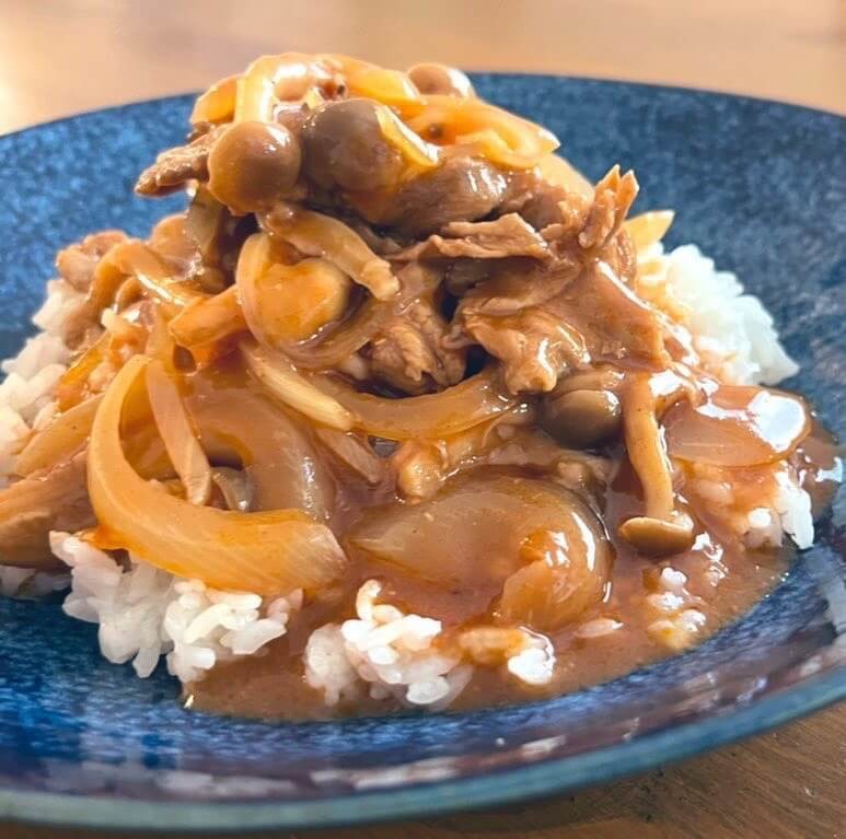 煮込む必要なし「10分ハヤシライス」のレシピ