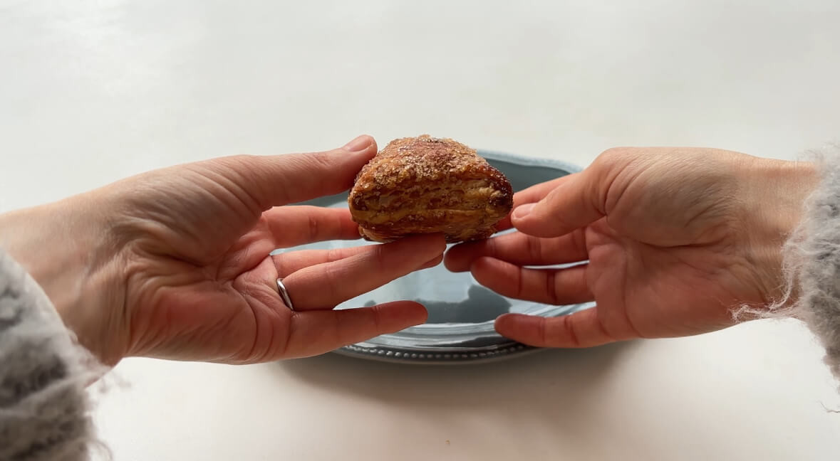 シャトレーゼおすすめ①「むらさき芋のあんこもちパイ」