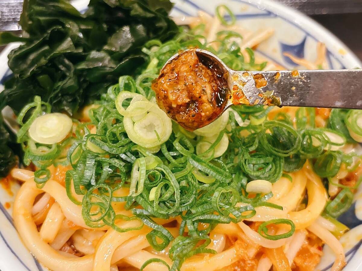 丸亀製麺「肉盛りニラ玉ぶっかけ」