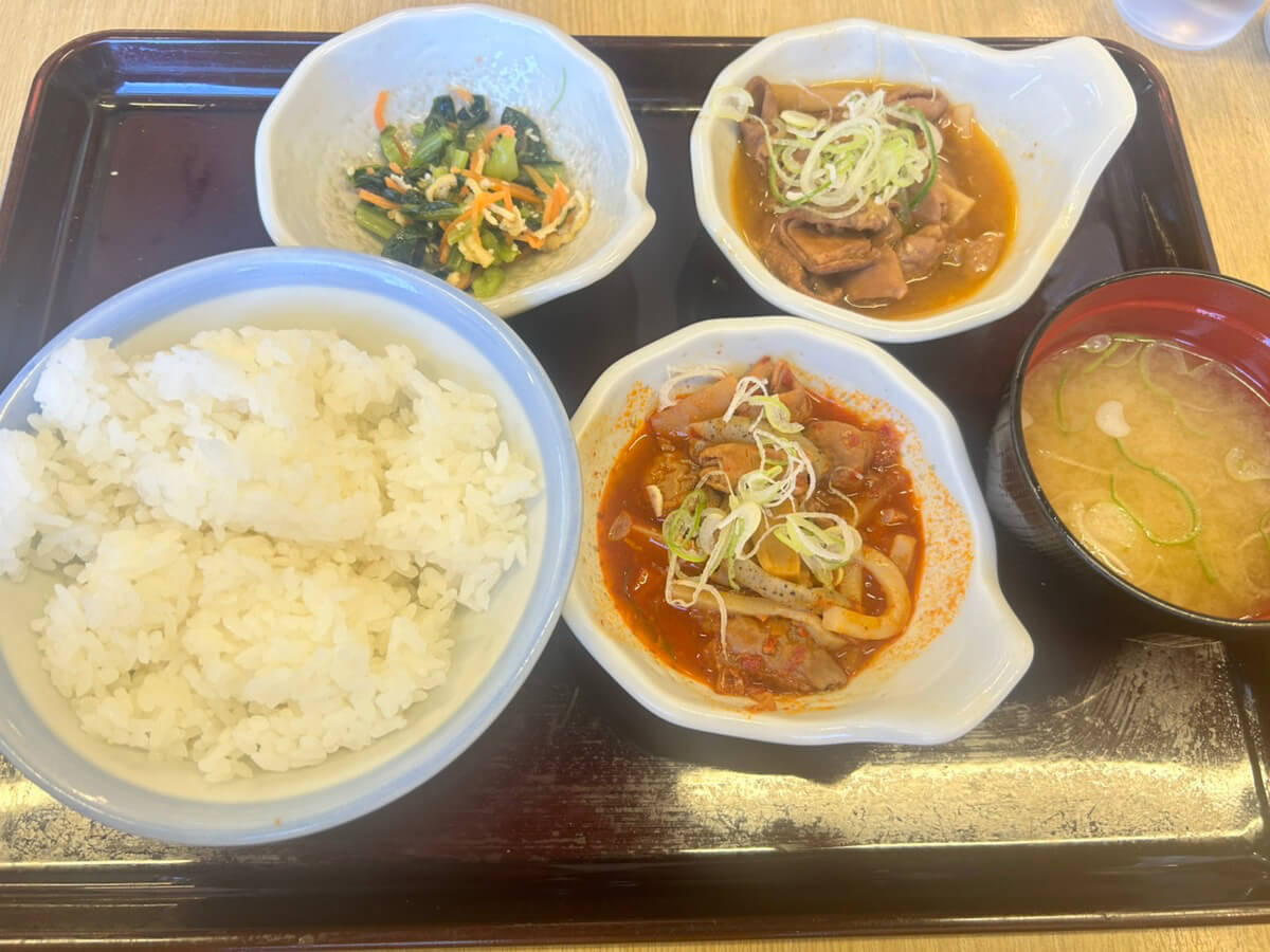 パンチ食べくらべ定食