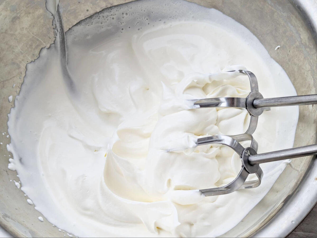 クリームが飛び散らないハンドミキサーの使い方