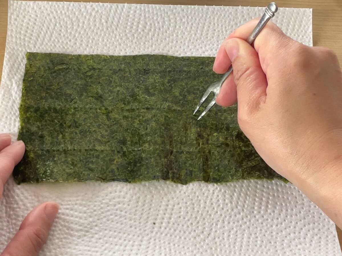 おにぎりの海苔が食べやすくなる裏技