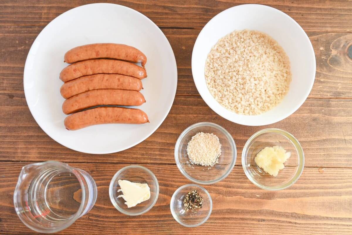 セブンプレミアム公式「金のウインナーでやみつきのにんにくバター飯」のレシピ