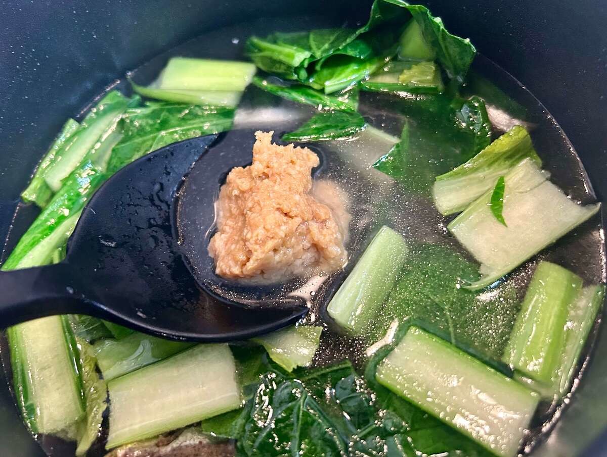 土井善晴さん「小松菜の炒め味噌汁」