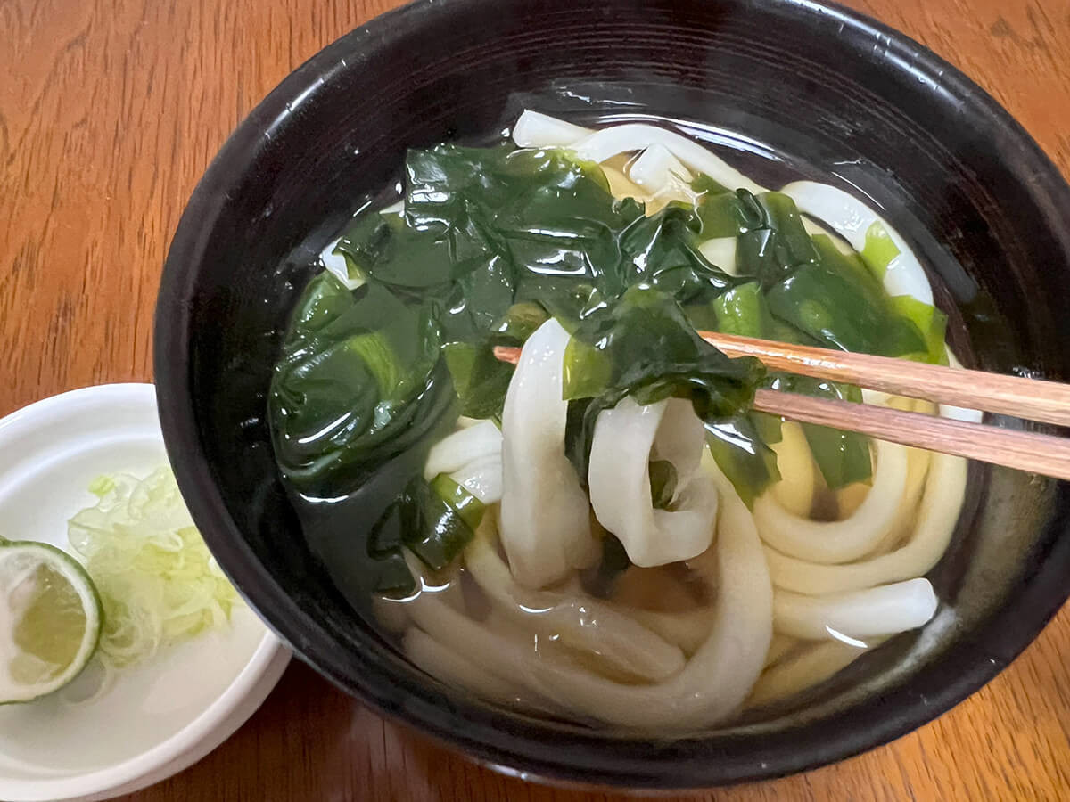 栗原はるみさん「わかめうどん」のレシピ