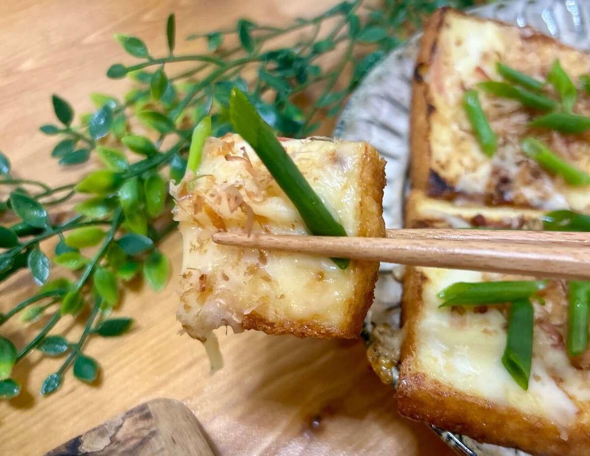 藤井恵さん「厚揚げのおかかチーズ焼き」