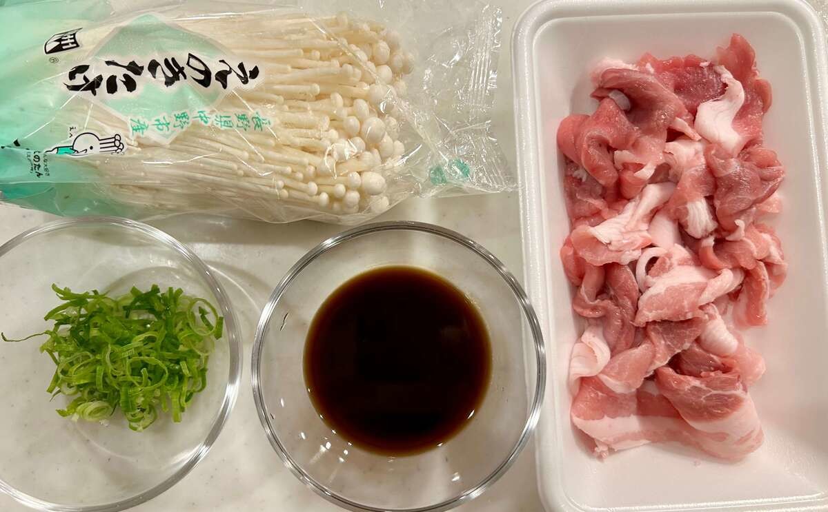 オタフク公式「秒でごちそう 豚とえのきのホイル焼き」