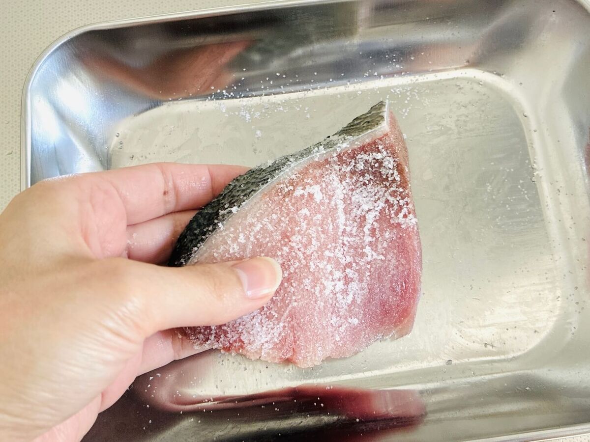 ウエカツさん「ぶりの下ごしらえ」