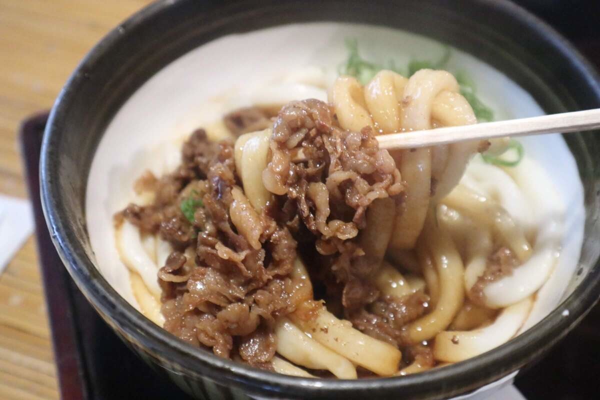 行列のできる人気店「ふくすけ」