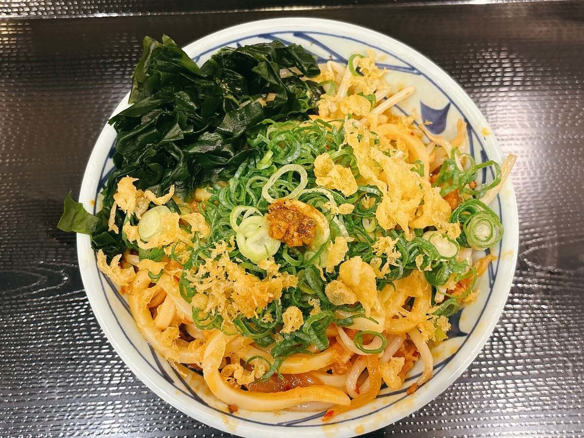 丸亀製麺「肉盛りニラ玉ぶっかけ」