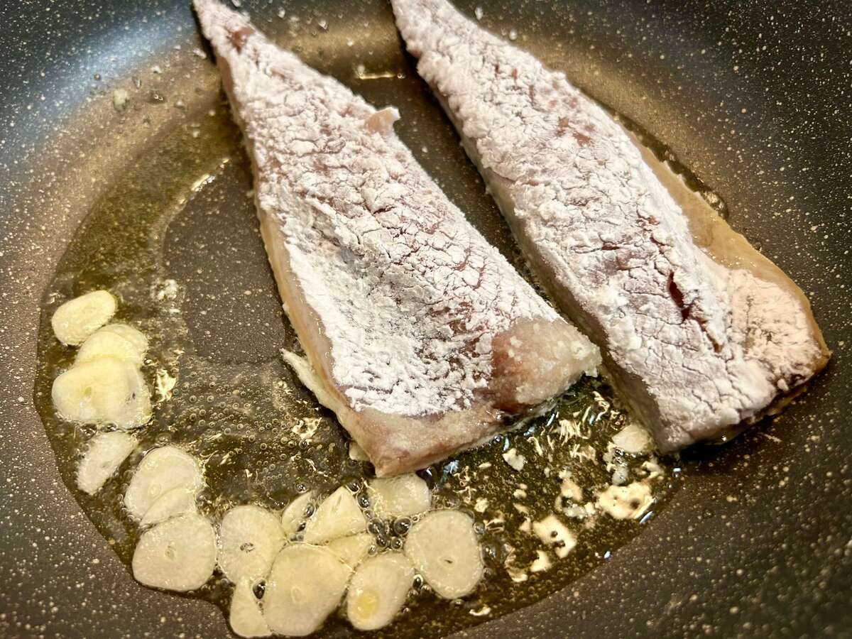 山本ゆりさん「塩サバとじゃがいものガーリック焼き」