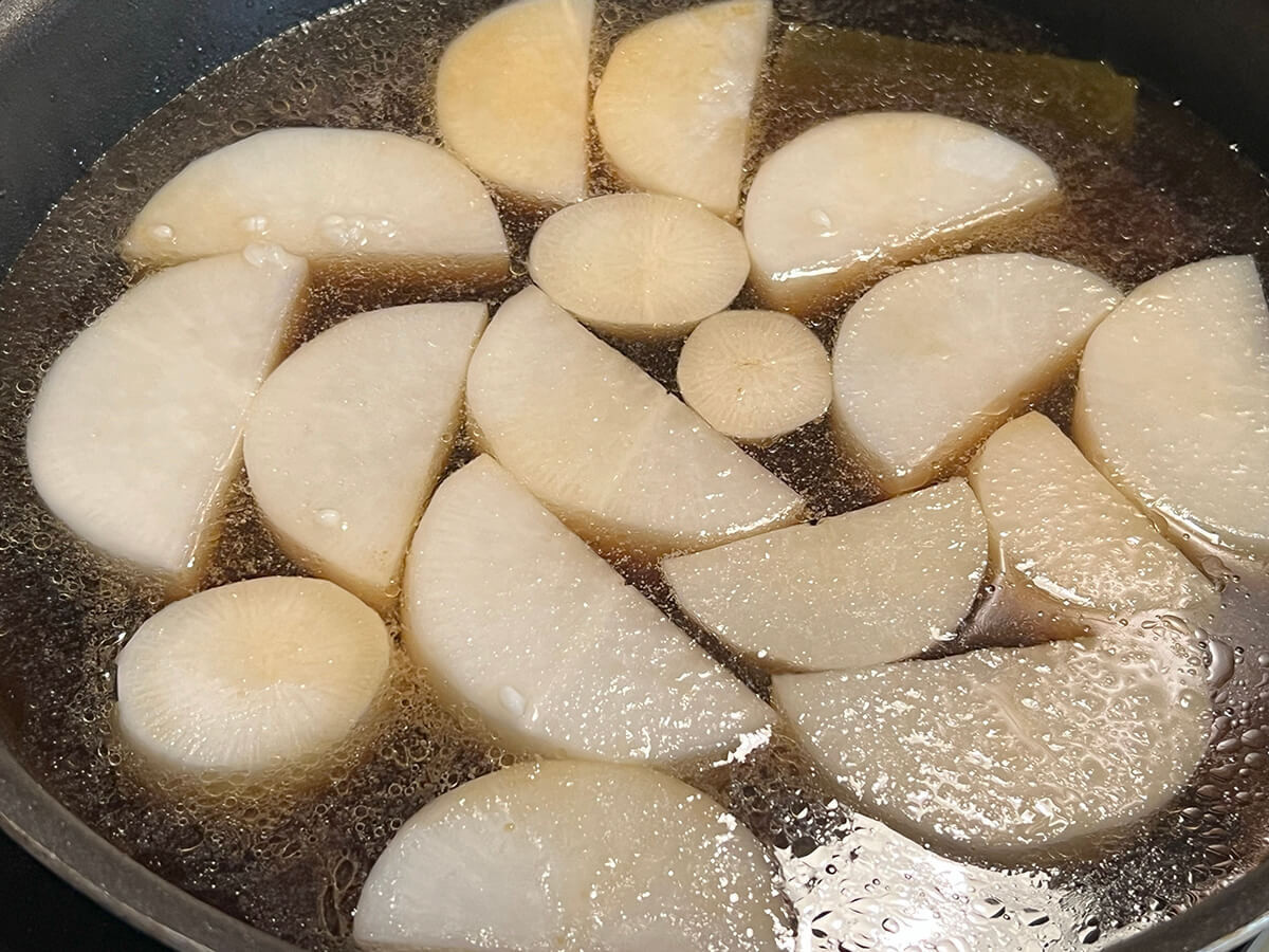 和田明日香さん「時短でもしみるブリ大根」