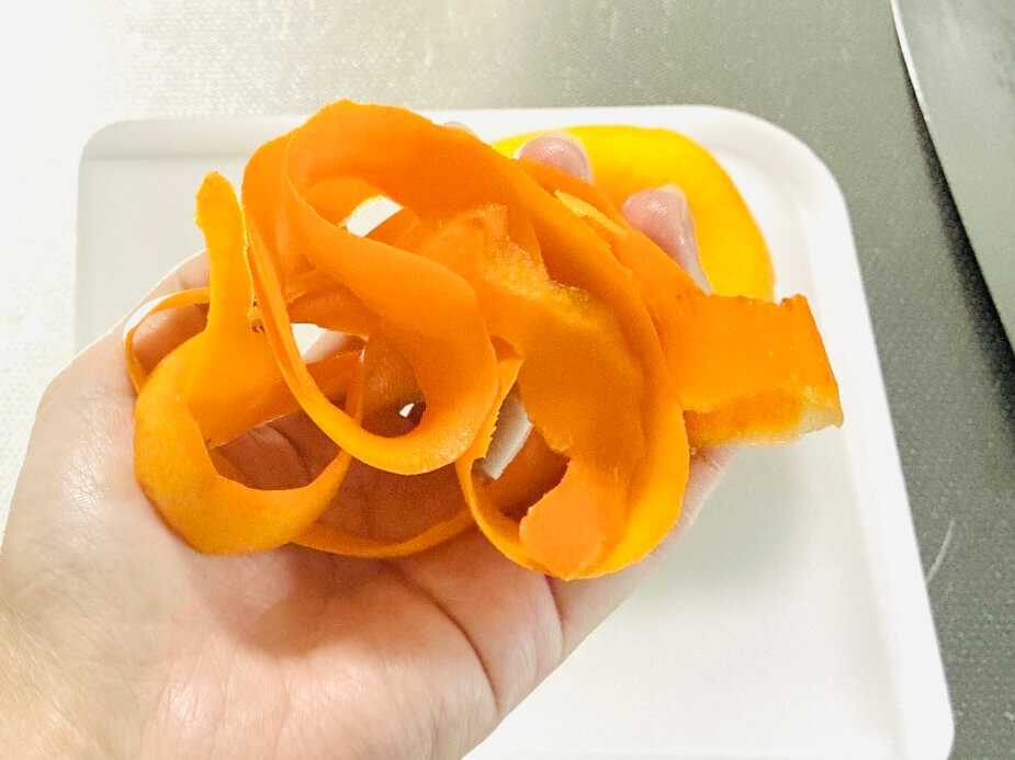 包丁を使わない柿の剥き方