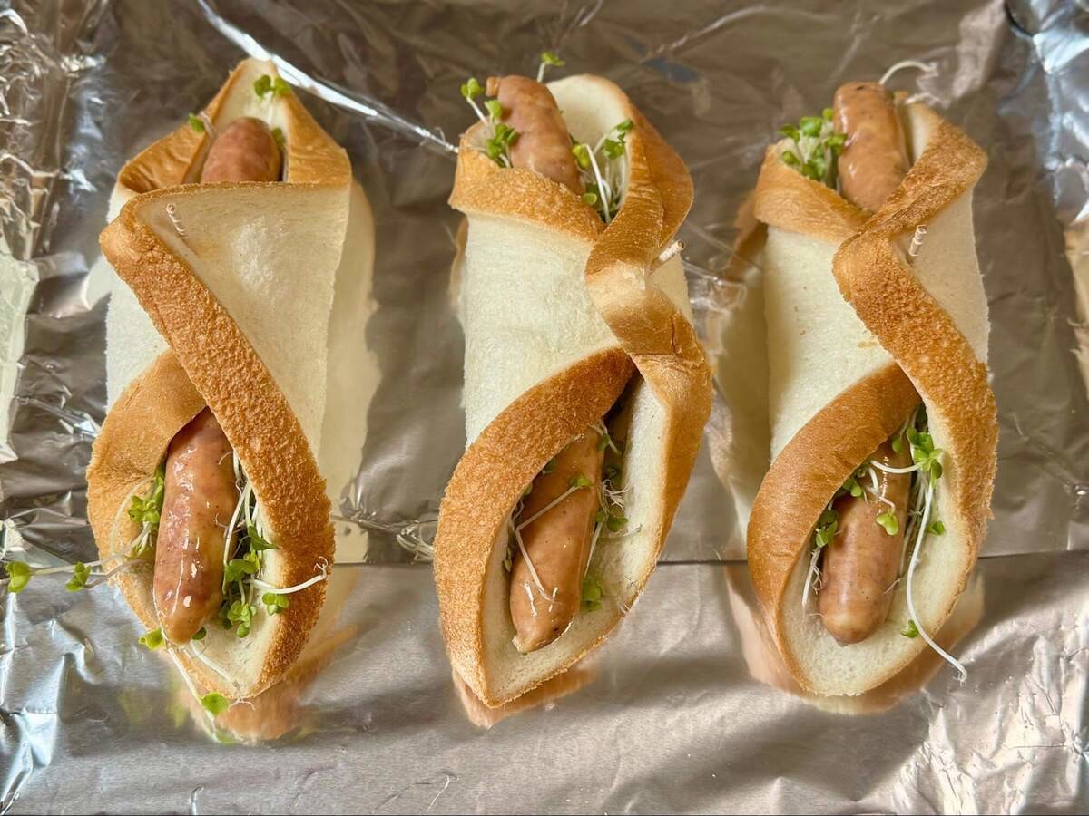村上農園公式「食パンで作るホットドッグ」