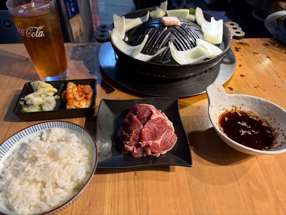 札幌を代表するジンギスカン専門店「成吉思汗だるま」