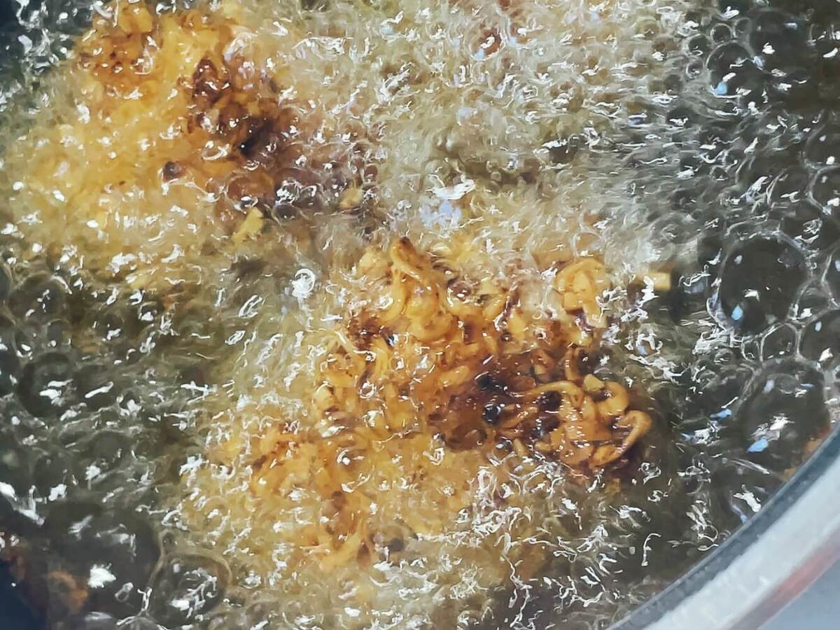 カップ麺が唐揚げの衣に!?