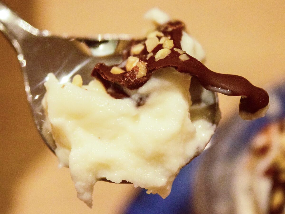 資さんうどんの「パリパリチョコソフト」を食べ比べ