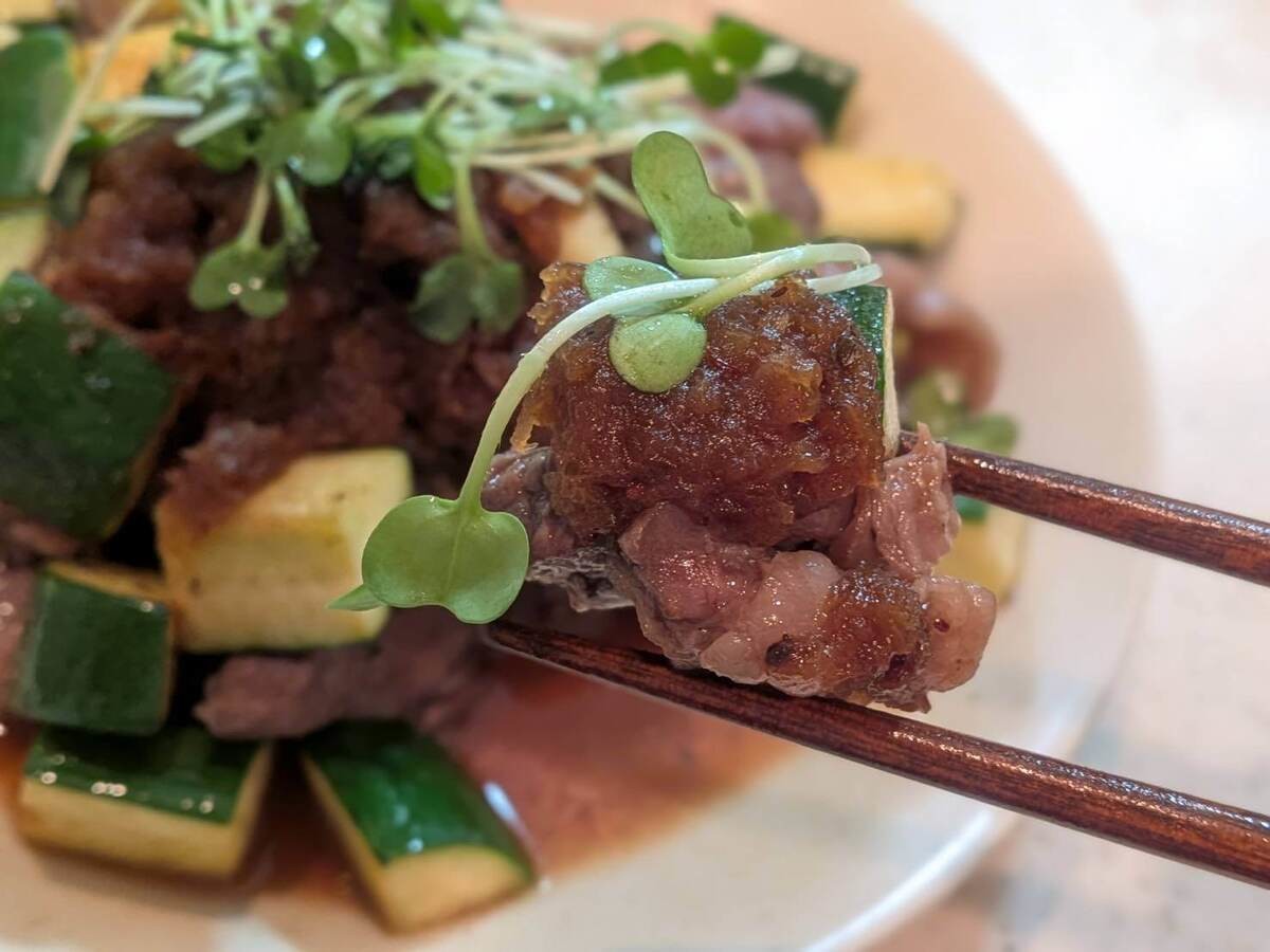 和田明日香さん「サイコロステーキおろしソース」