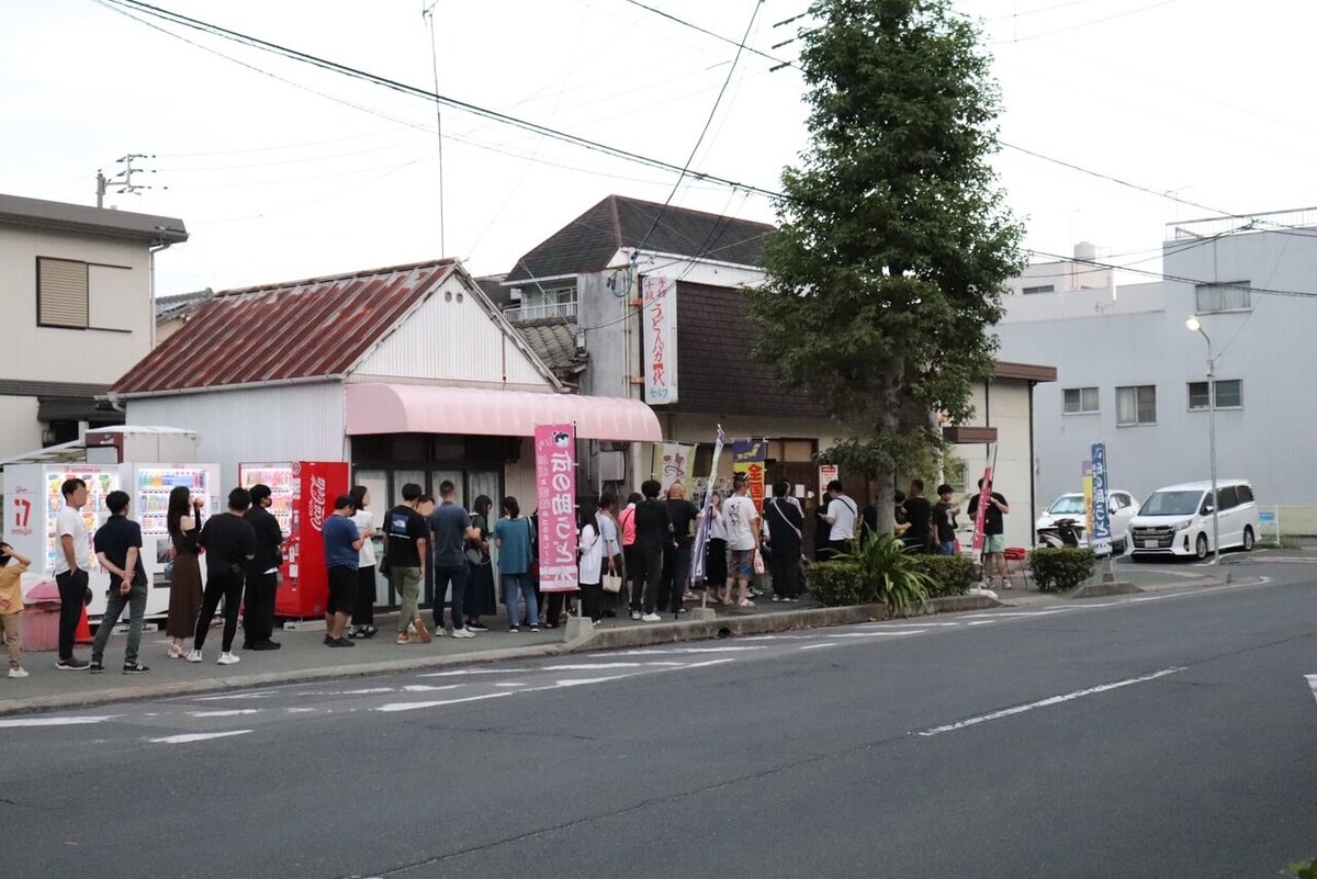 香川の超人気うどん店「手打十段うどんバカ一代」