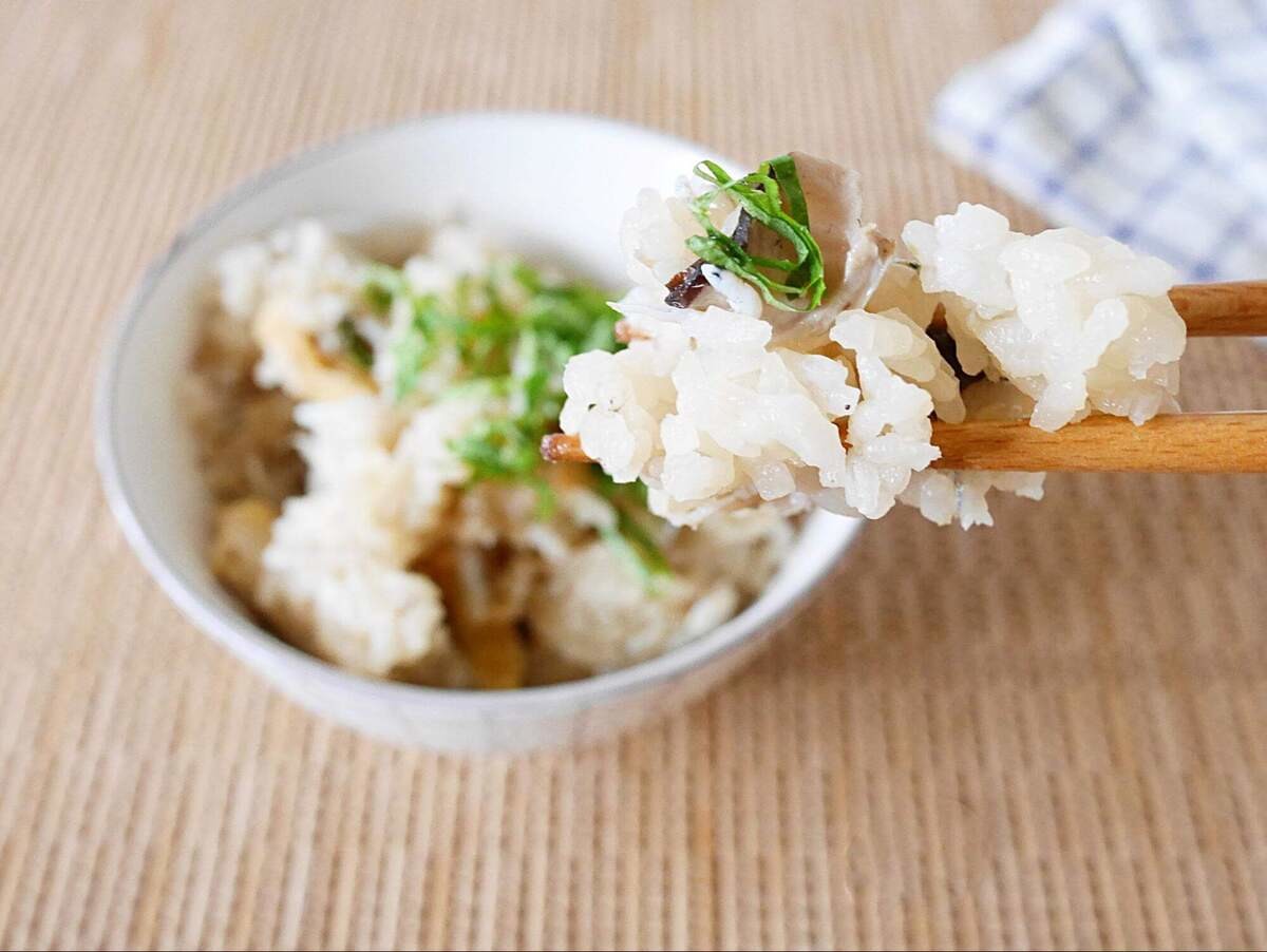 ZIP!「しらすと油揚げの炊き込みご飯」のレシピ