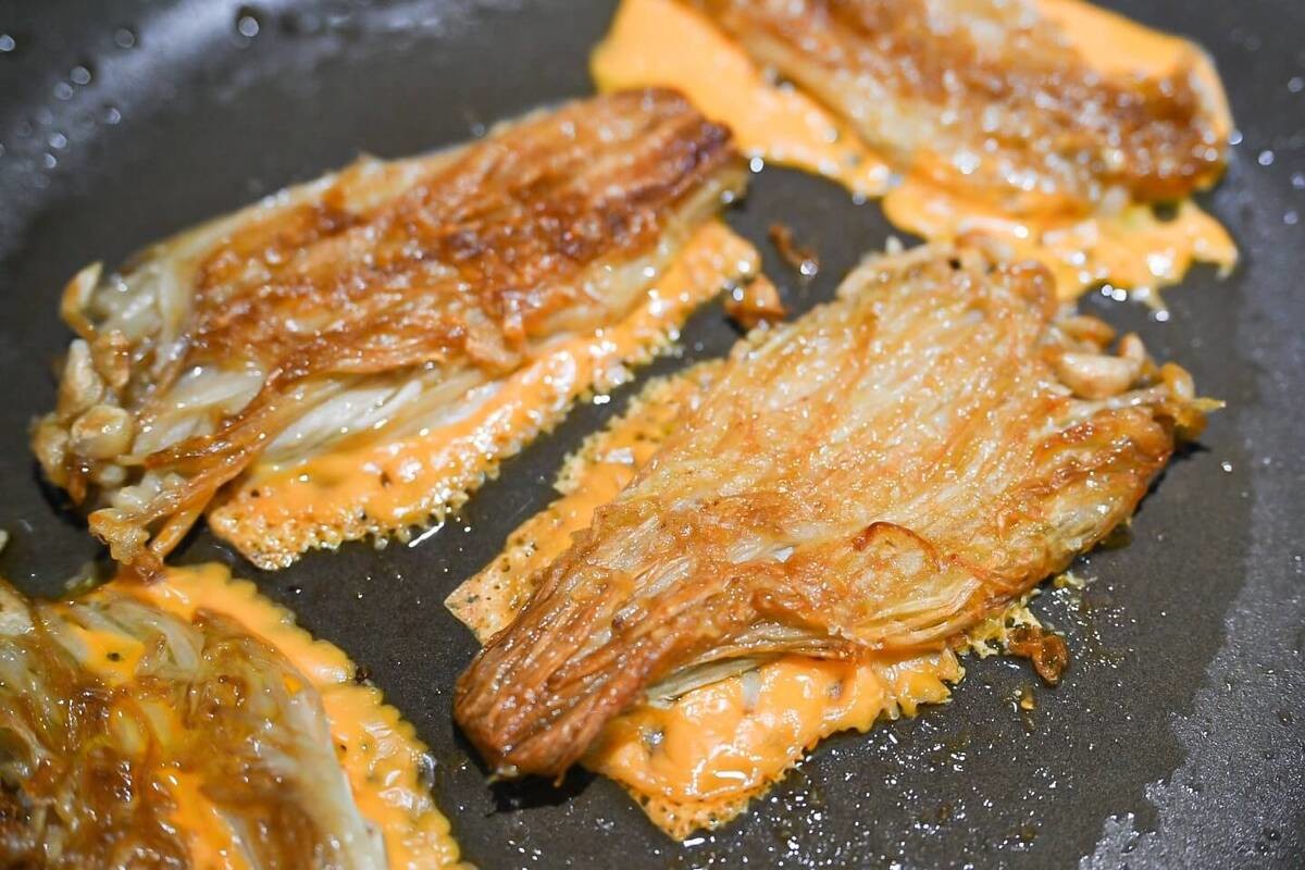 「えのきのガーリックチーズ焼き」のレシピ