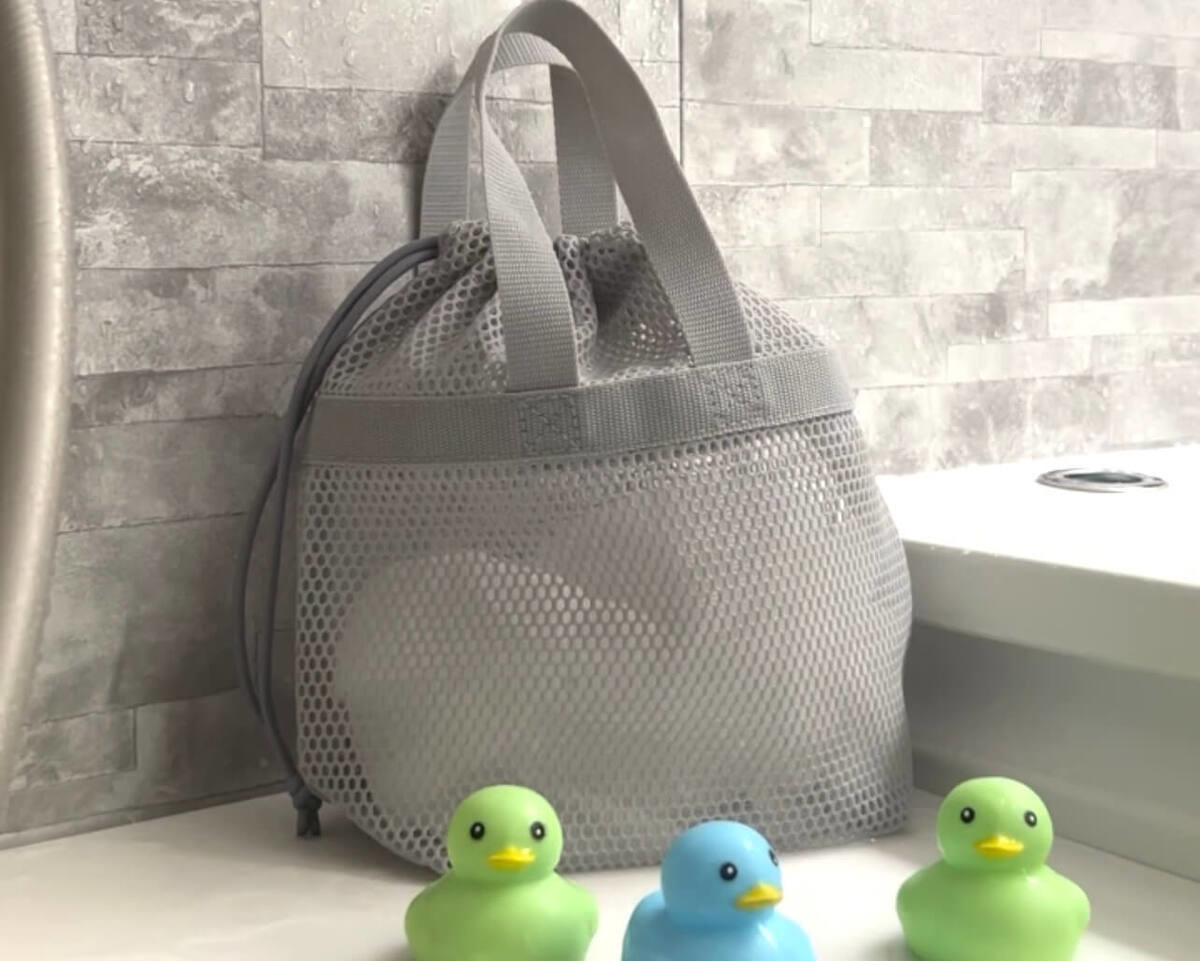 無印良品の「立体メッシュ 持ち手付き巾着」